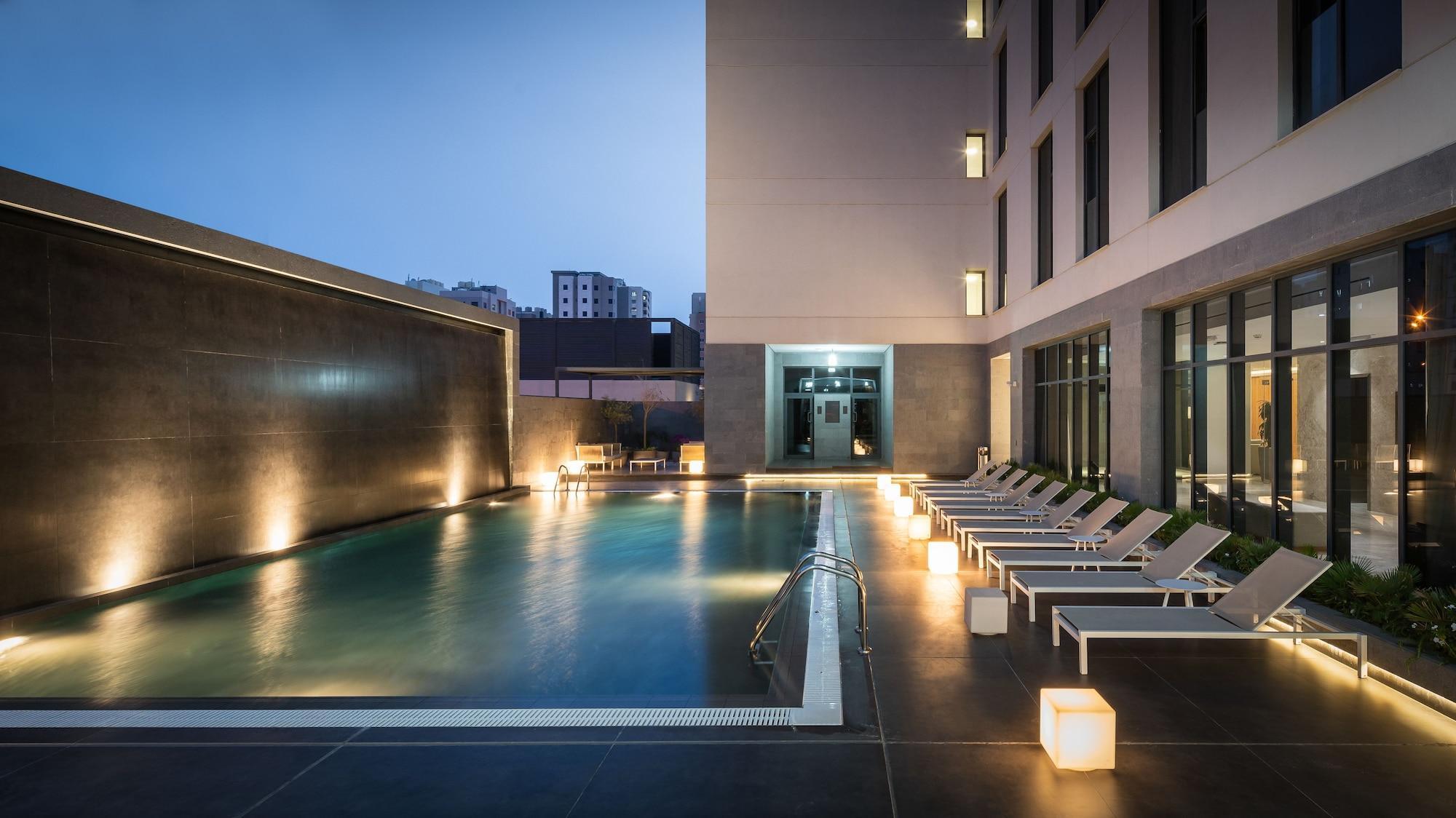 Delta Hotel Apartments Kuwait City Exterior photo The swimming pool at the hotel