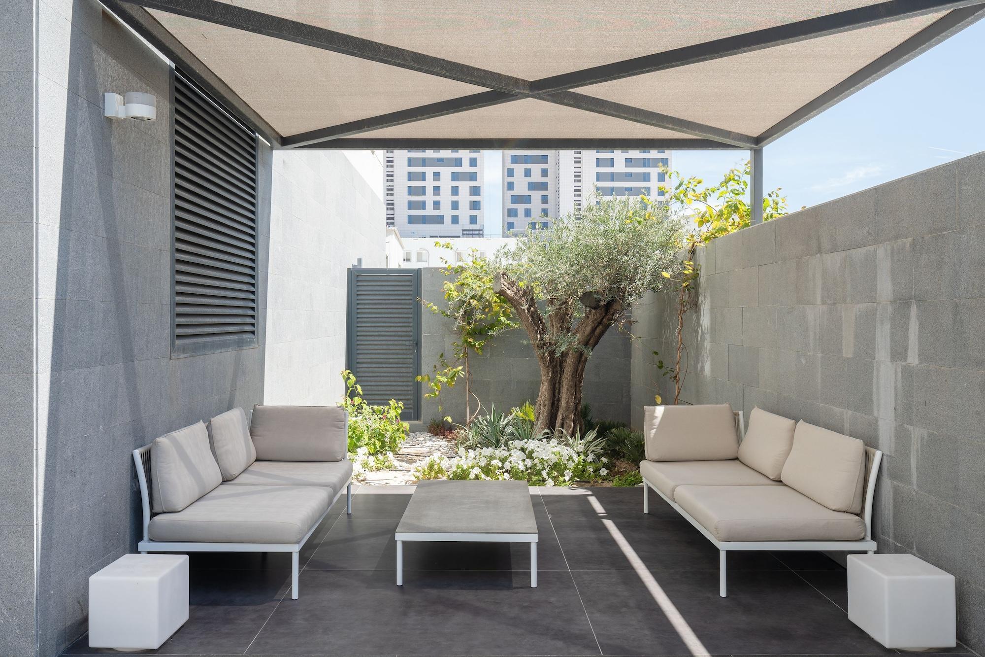 Delta Hotel Apartments Kuwait City Exterior photo The courtyard of the house