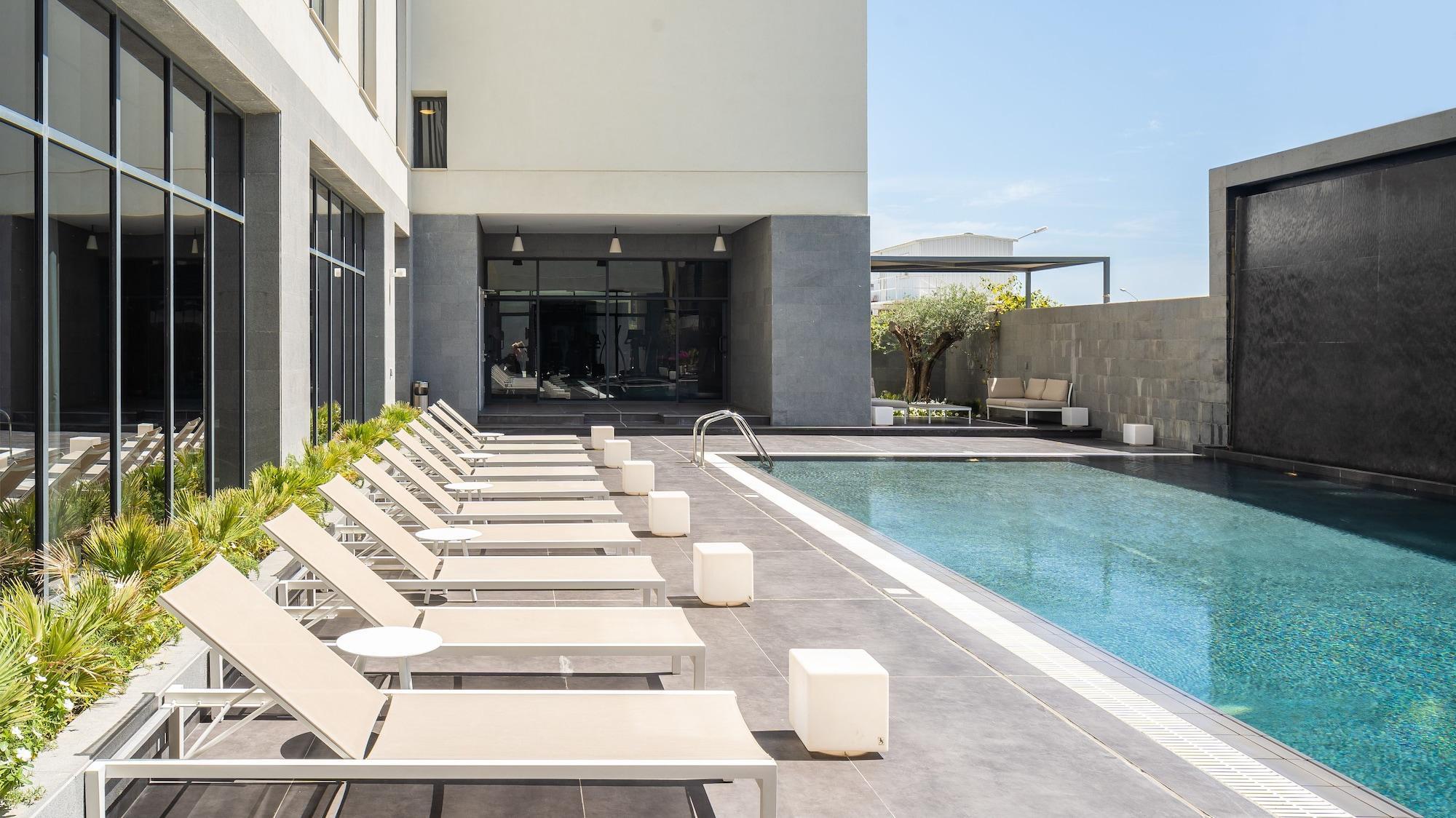 Delta Hotel Apartments Kuwait City Exterior photo The pool at the hotel