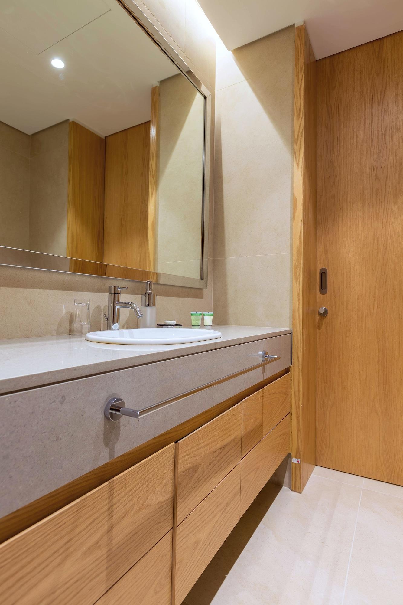 Delta Hotel Apartments Kuwait City Exterior photo Bathroom