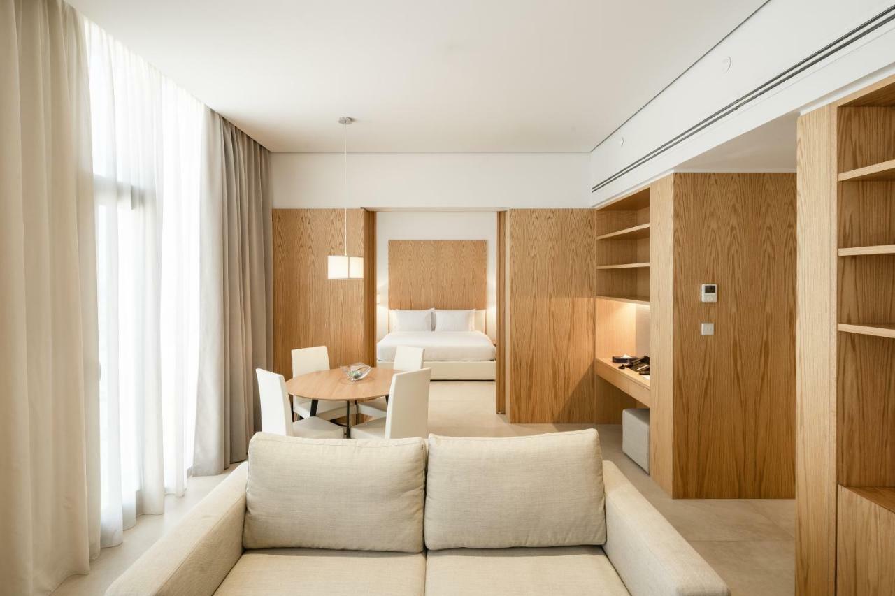 Delta Hotel Apartments Kuwait City Exterior photo A suite at the hotel